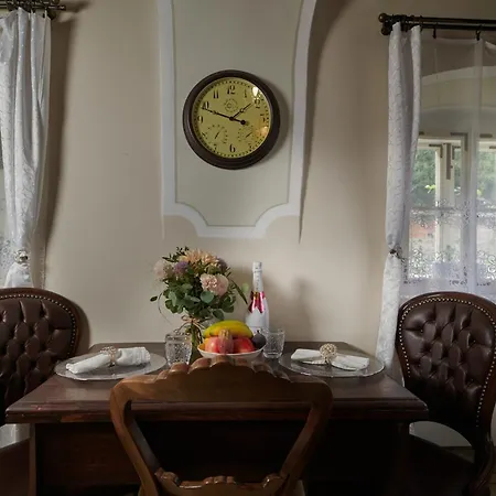 Charlotte V Dome So Studnou Na Streche Апартаменты Банска-Штьявница