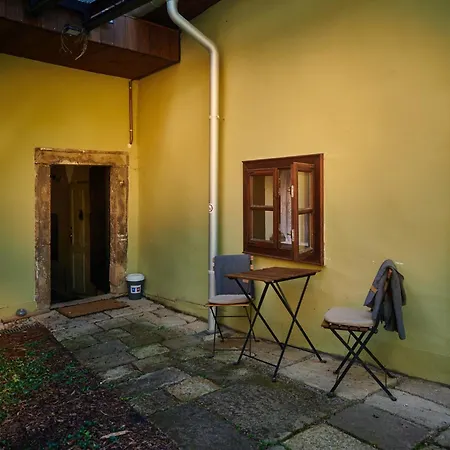 Charlotte V Dome So Studnou Na Streche Апартаменты *